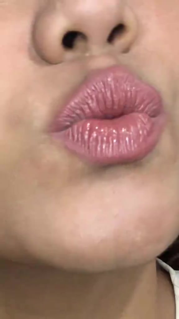 Review PIXY Hyperlast Glazed Lip Vinyl: Glossy & Pigmented